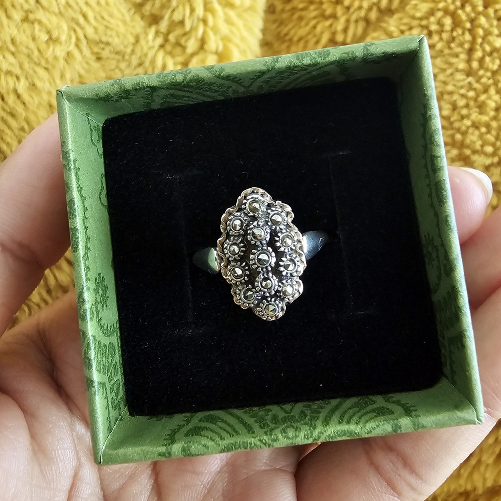 Sophisticated Silver Cluster Ring with Intricate Design